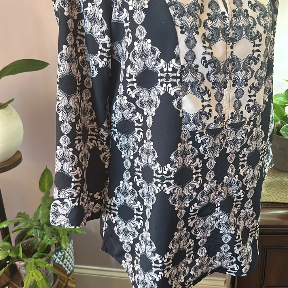 The Limited 3/4 length sleeves, black and crème blouse - Picture 4 of 8